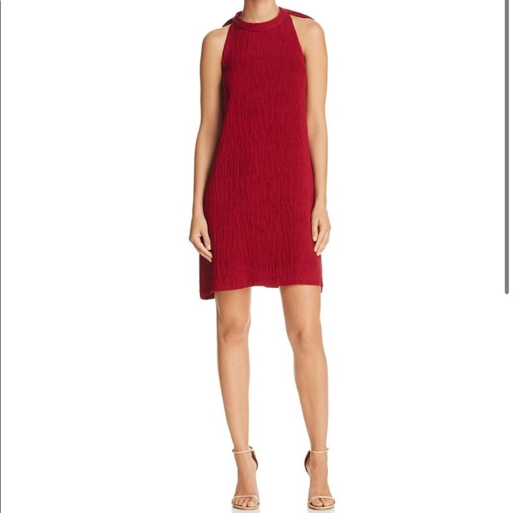 Backless bow dress